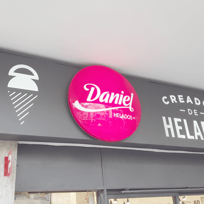 Cartelería ya en los locales de Daniel Helados